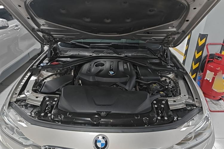 Used BMW 3 Series 2018 320Li Fashion Model Engine Bay