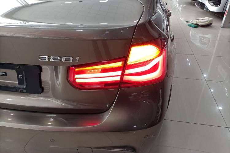 Used BMW 3 Series 2018 320i M Sport Package Exterior 3