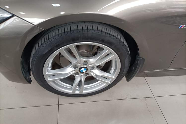 Used BMW 3 Series 2018 320i M Sport Package Exterior 4