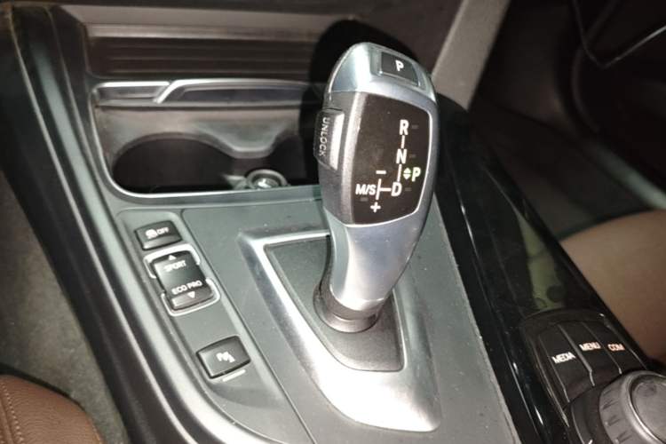 Used BMW 3 Series 2018 320Li Fashion Model Gear Lever