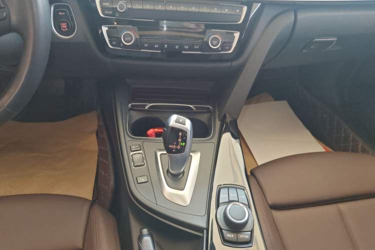 Used BMW 3 Series 2018 320Li Fashion Model Gear Lever