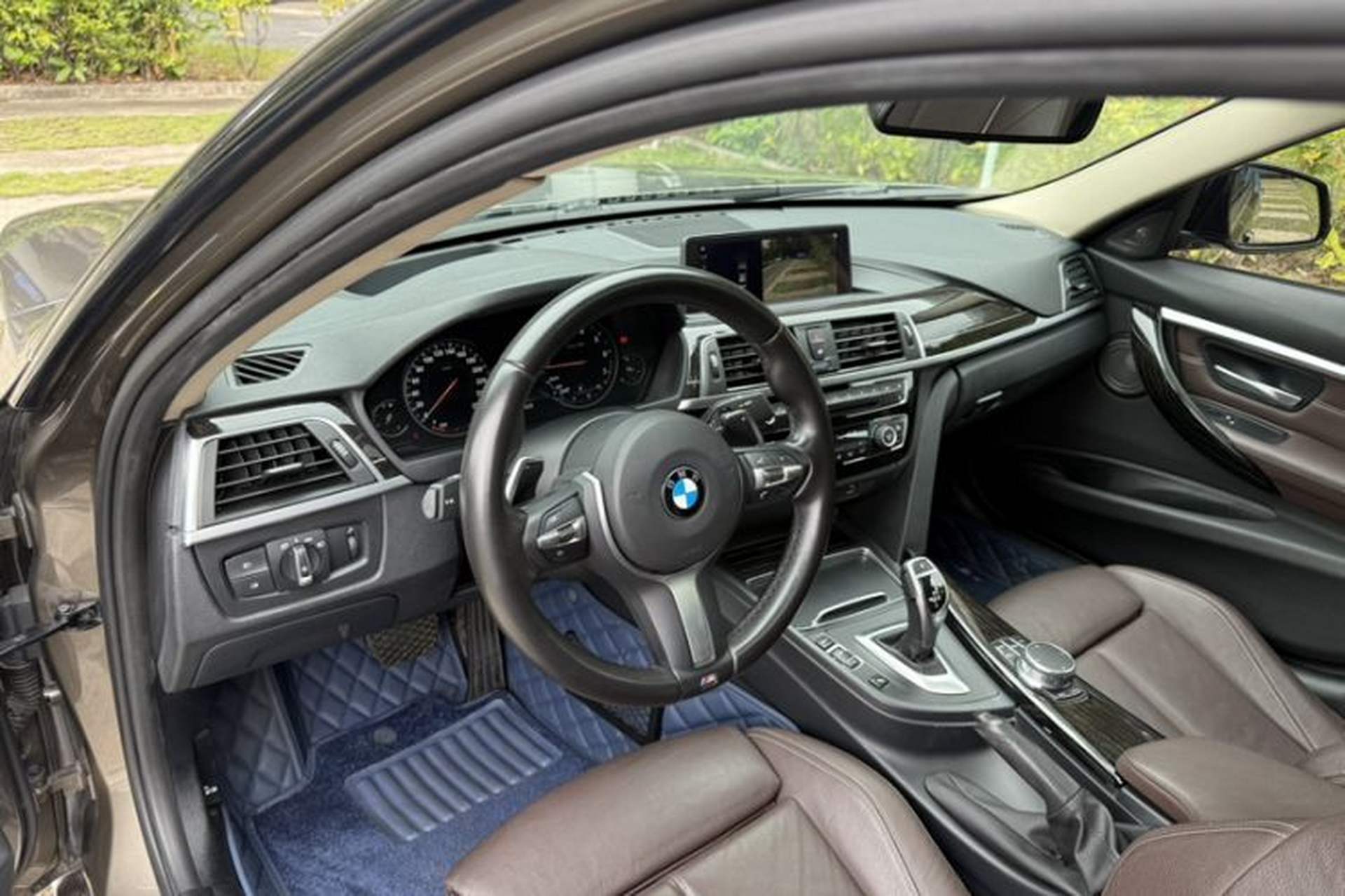 Used BMW 3 Series 2018 330Li M Sport Shadow Edition Interior 11