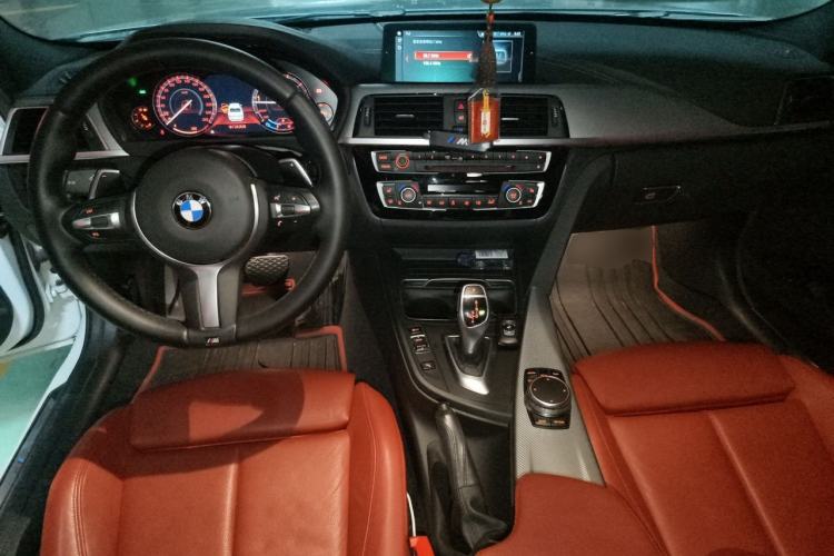 Used BMW 3 Series 2018 330i M Sport Night Edition Interior 2