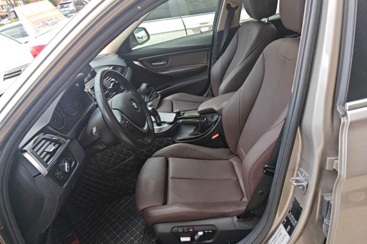 Used BMW 3 Series 2018 320Li Fashion Model Left Front Seat