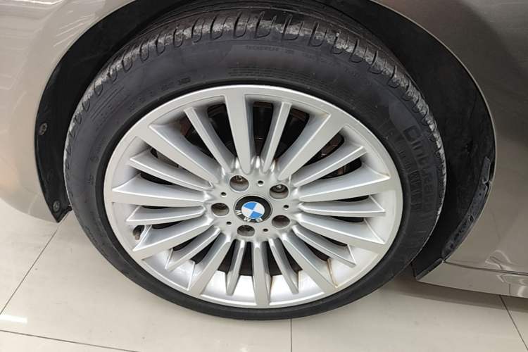 Used BMW 3 Series 2018 320Li Fashion Model Left Front Wheel Hub