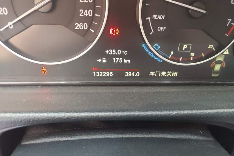 Used BMW 3 Series 2018 320Li Fashion Model Odometer Close Up