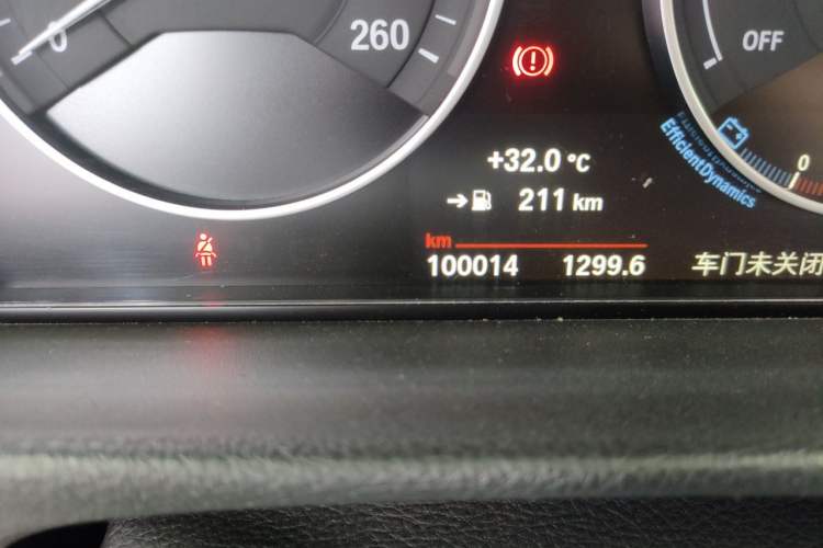 Used BMW 3 Series 2018 320Li Fashion Model Odometer Close Up
