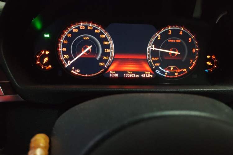 Used BMW 3 Series 2018 330Li M Sport Shadow Edition Odometer Close Up