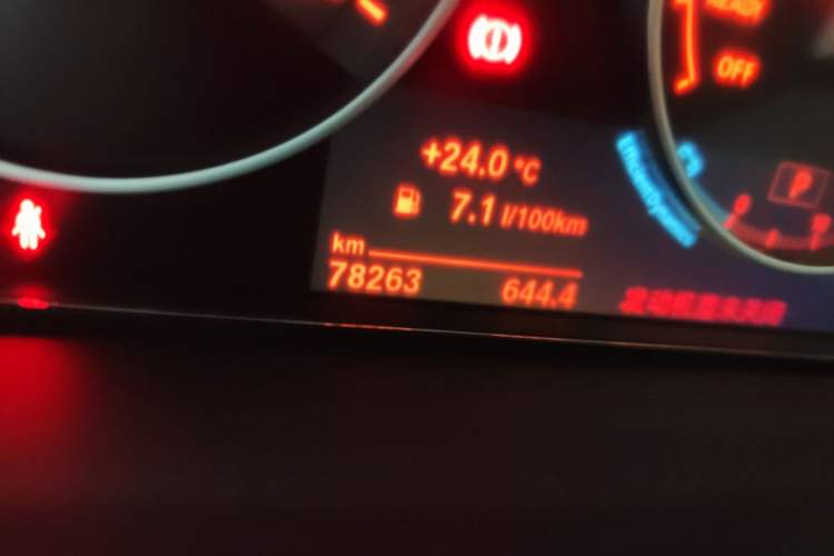 Used BMW 3 Series 2018 320Li Fashion Model Odometer Close Up