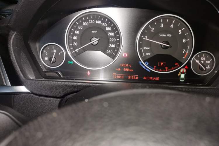 Used BMW 3 Series 2018 318Li Odometer Close Up