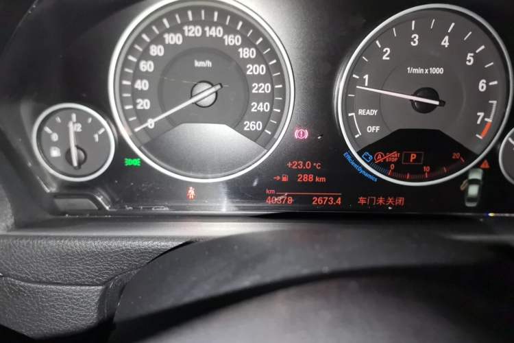 Used BMW 3 Series 2018 320Li Fashion Model Odometer Close Up