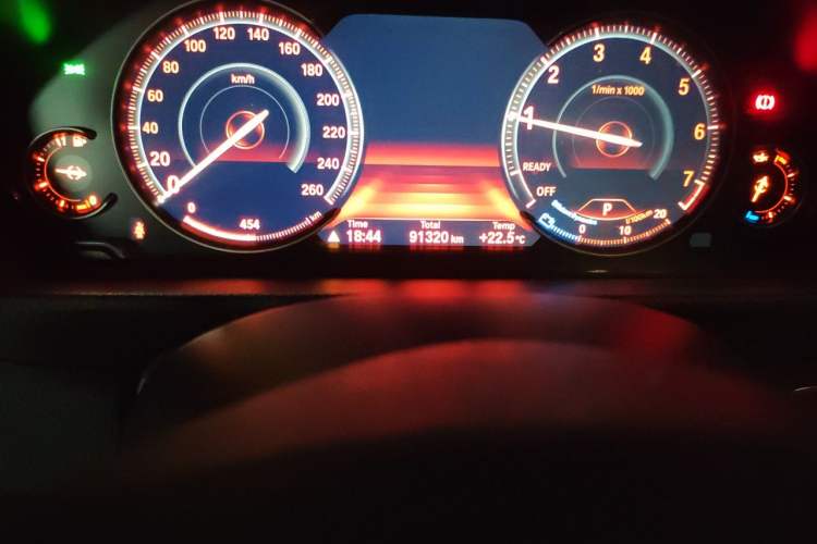 Used BMW 3 Series 2018 320Li Fashion Model Odometer Close Up