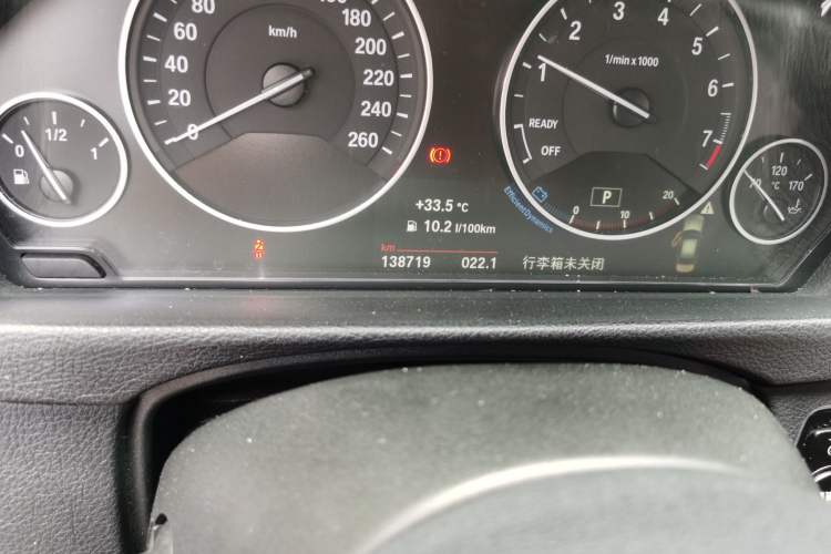 Used BMW 3 Series 2018 320Li Fashion Model Odometer Close Up