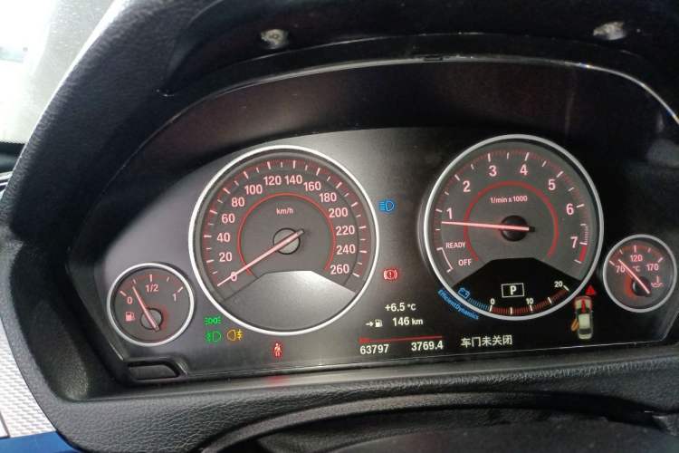 Used BMW 3 Series 2018 320i M Sport Package Odometer Close Up