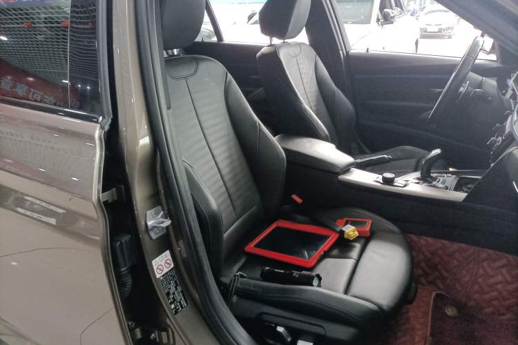 Used BMW 3 Series 2018 320i M Sport Package Right Front Seat