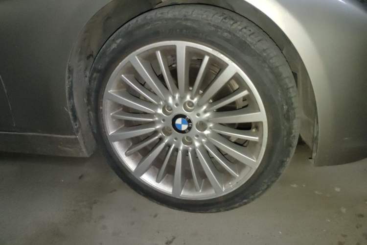 Used BMW 3 Series 2018 320Li Fashion Model Right Front Wheel Hub