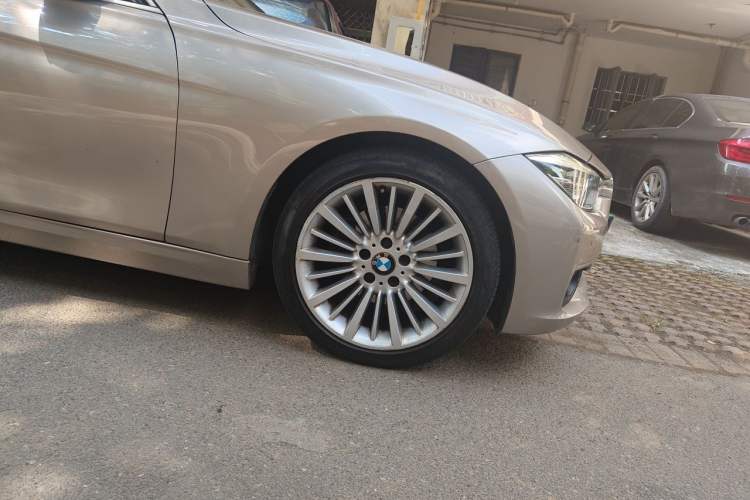 Used BMW 3 Series 2018 320Li Fashion Model Right Front Wheel Hub