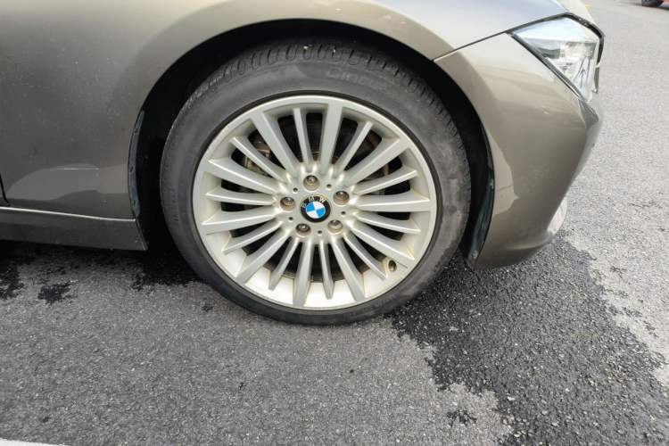 Used BMW 3 Series 2018 320Li Fashion Model Right Front Wheel Hub