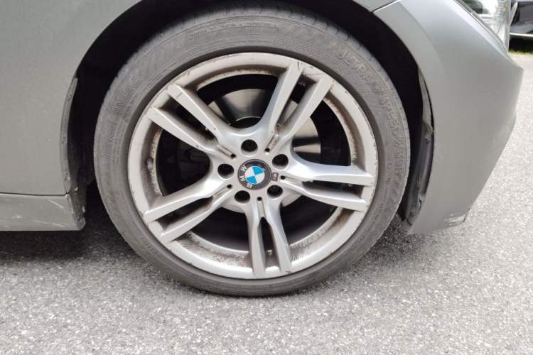 Used BMW 3 Series 2018 320i M Sport Package Right Front Wheel Hub