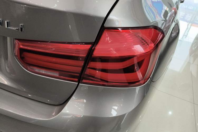 Used BMW 3 Series 2018 320Li Fashion Model Right Rear Taillight