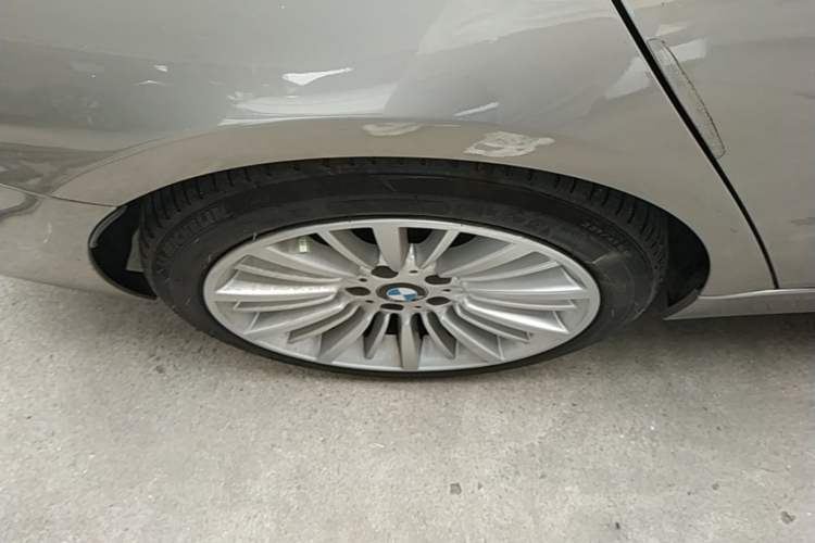 Used BMW 3 Series 2018 320Li Fashion Model Right Rear Wheel Hub