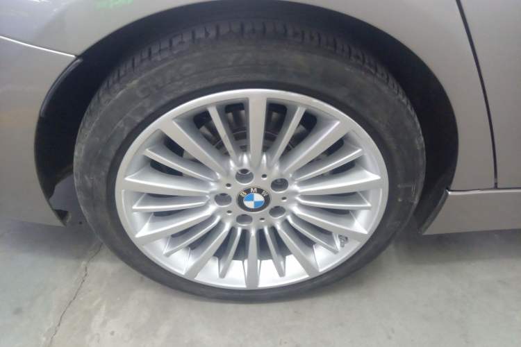 Used BMW 3 Series 2018 320Li Fashion Model Right Rear Wheel Hub