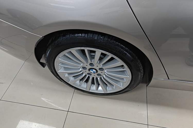 Used BMW 3 Series 2018 320Li Fashion Model Right Rear Wheel Hub