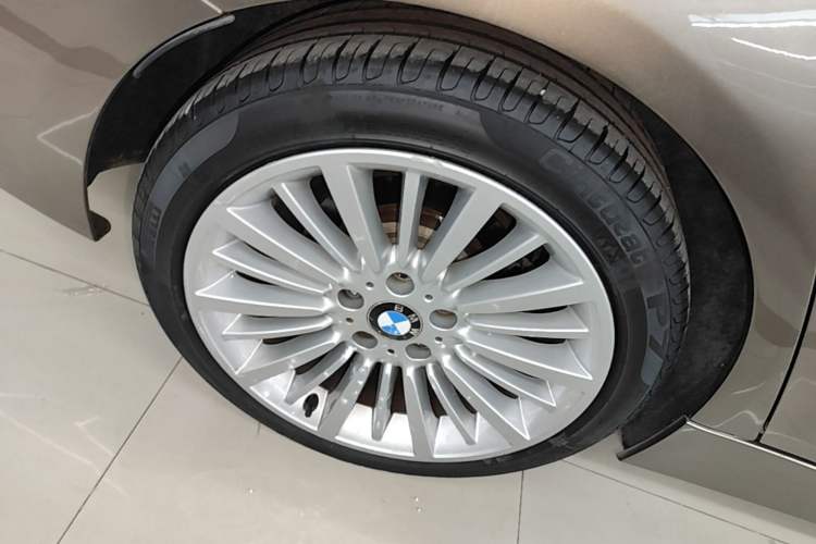Used BMW 3 Series 2018 320Li Fashion Model Right Rear Wheel Hub