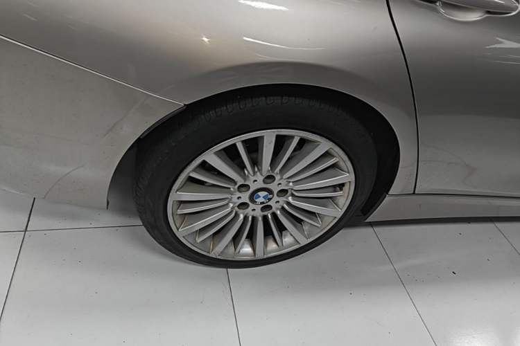 Used BMW 3 Series 2018 320Li Fashion Model Right Rear Wheel Hub