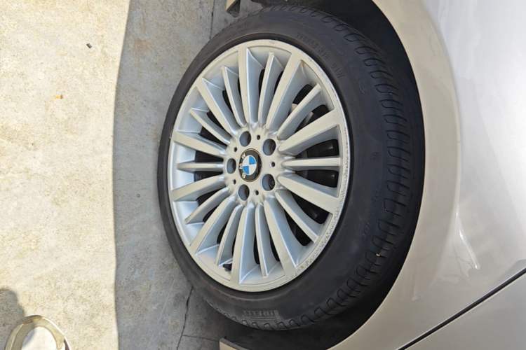Used BMW 3 Series 2018 320Li Fashion Model Right Rear Wheel Hub