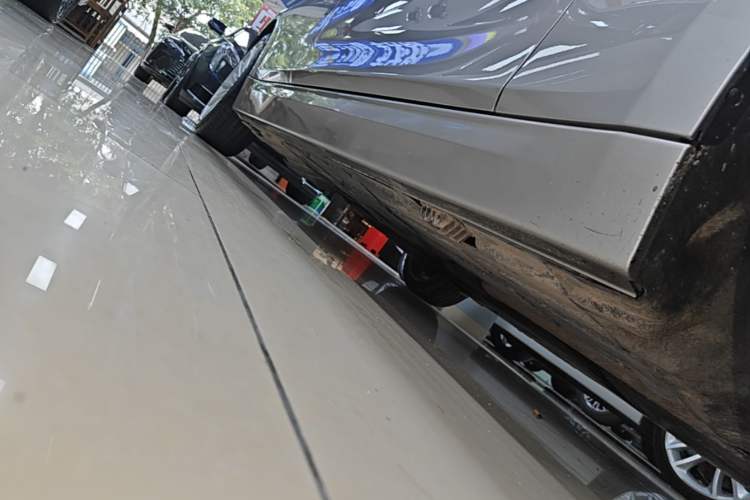 Used BMW 3 Series 2018 320Li Fashion Model Right Side Sill