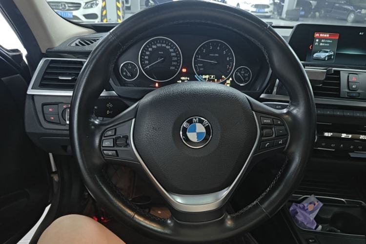 Used BMW 3 Series 2018 320Li Fashion Model Steering Wheel
