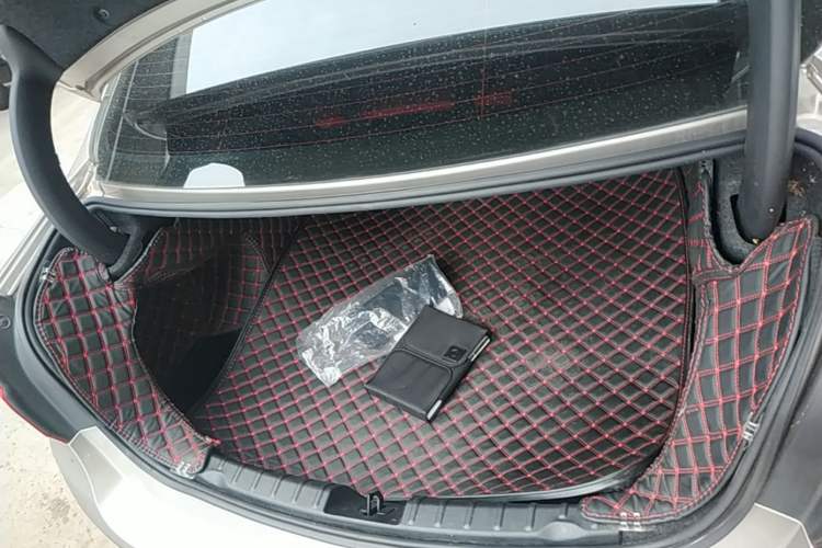 Used BMW 3 Series 2018 320Li Fashion Model Trunk