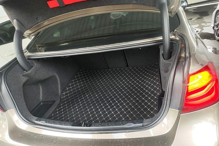 Used BMW 3 Series 2018 320Li Leading Model M Sport Package Trunk