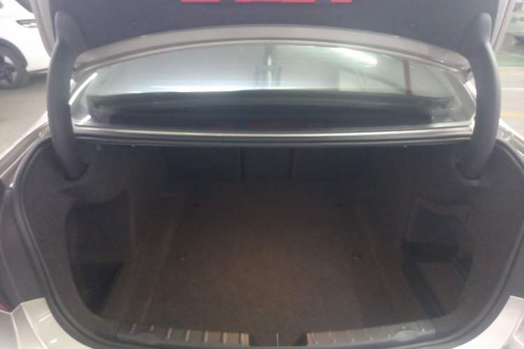 Used BMW 3 Series 2018 320Li Fashion Model Trunk