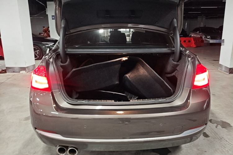 Used BMW 3 Series 2018 320Li Fashion Model Trunk