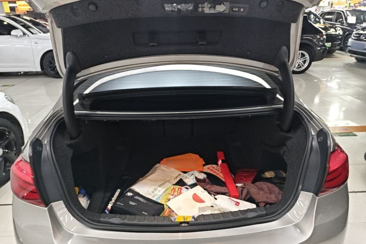 Used BMW 3 Series 2018 320Li Fashion Model Trunk