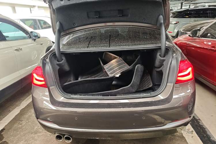 Used BMW 3 Series 2018 320Li Fashion Model Trunk
