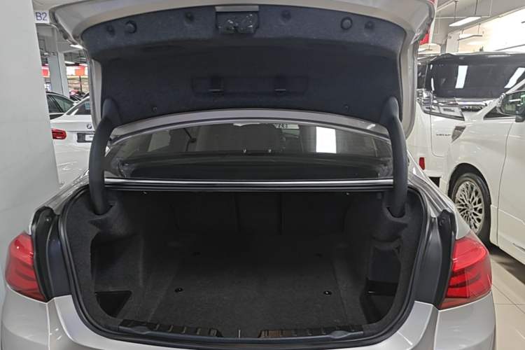 Used BMW 3 Series 2018 320Li Fashion Model Trunk