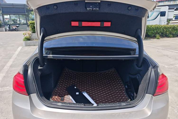 Used BMW 3 Series 2018 320Li Fashion Model Trunk