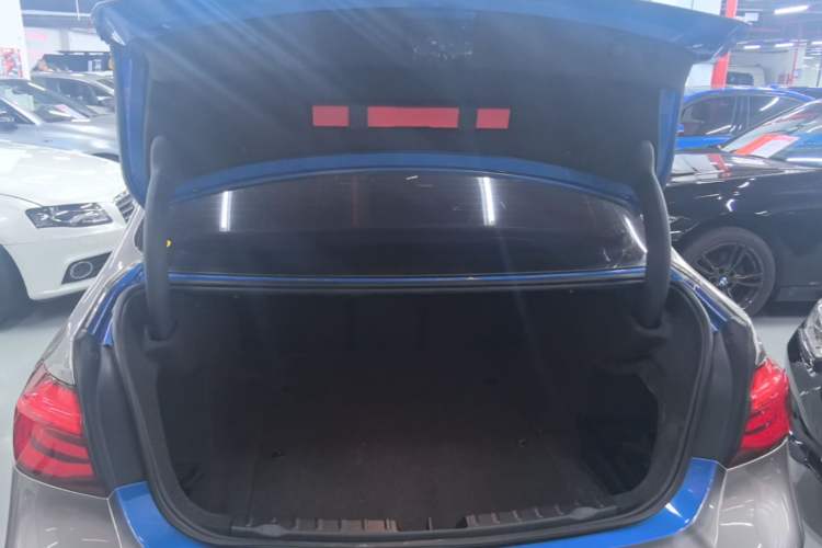 Used BMW 3 Series 2018 320Li M Sport Night Edition Trunk