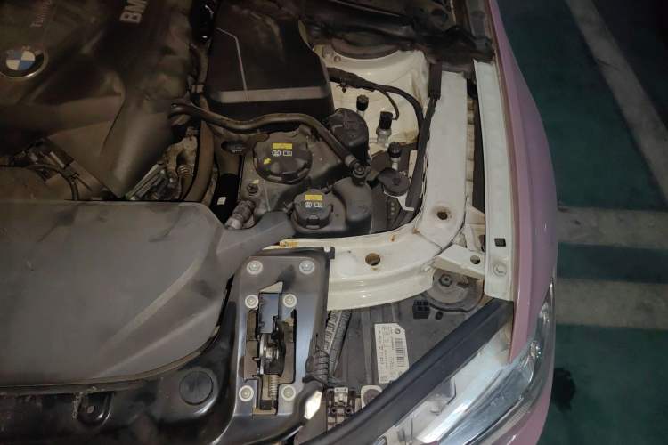 Used BMW 3 Series 2018 320i M Sport Package Engine Bay Left