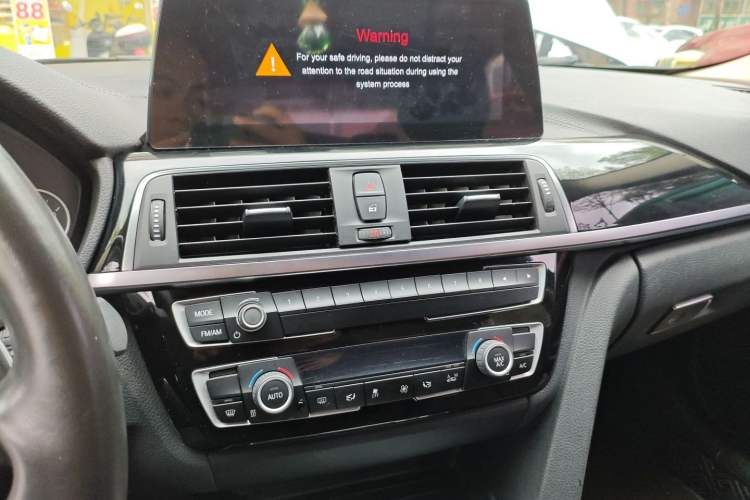 Used BMW 3 Series 2018 320Li Fashion Model Audio And AC Panel