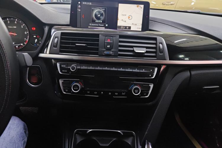 Used BMW 3 Series 2018 320Li Leading Model M Sport Package Audio And AC Panel