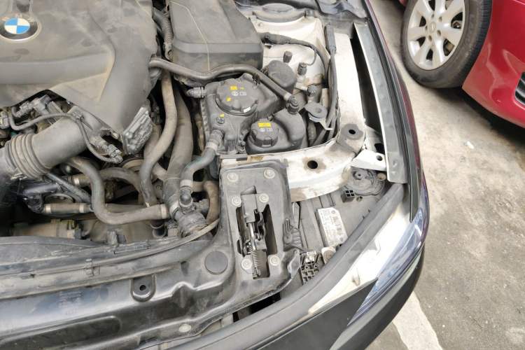 Used BMW 3 Series 2018 320Li Fashion Model Engine Bay Left