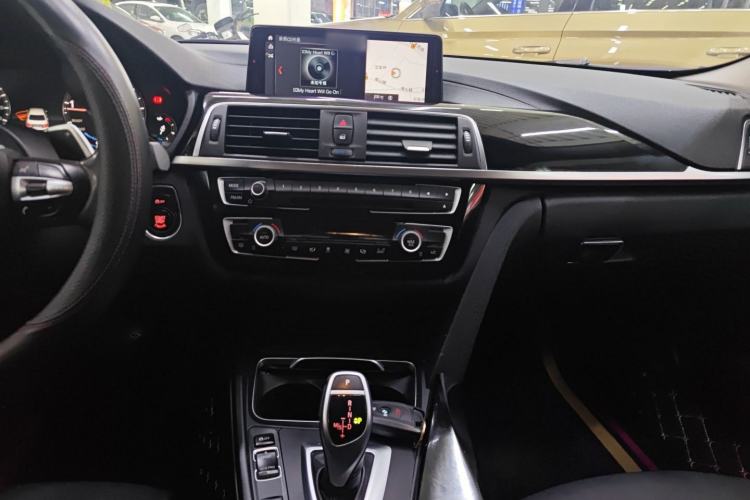 Used BMW 3 Series 2018 320Li Leading Model M Sport Package Interior 4