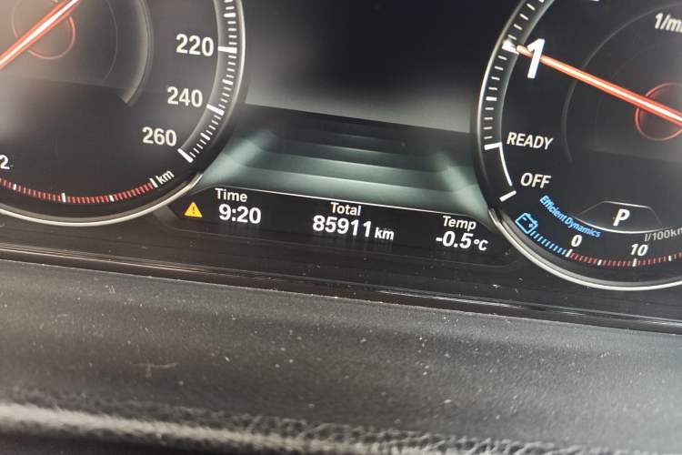 Used BMW 3 Series 2018 320Li Leading Model M Sport Package Odometer Close Up