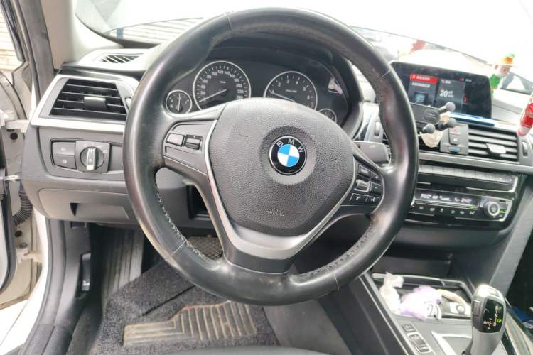 Used BMW 3 Series 2018 320Li Fashion Model Steering Wheel