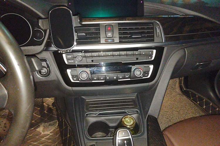 Used BMW 3 Series 2018 320Li M Sport Night Edition Audio And AC Panel