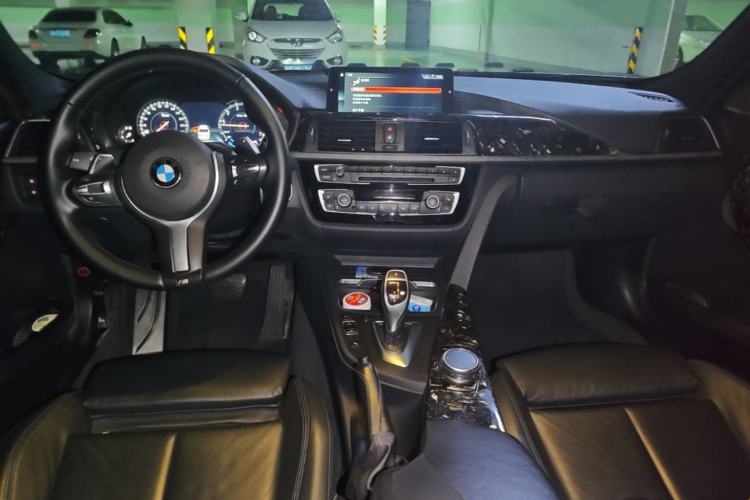 Used BMW 3 Series 2018 330i M Sport Night Edition Center Console